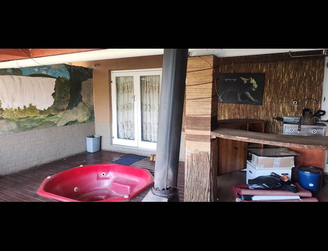 3 BEDROOM HOUSE FOR SALE IN BISLEY